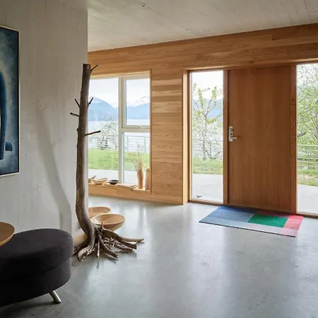 Fjord View * ستراندا